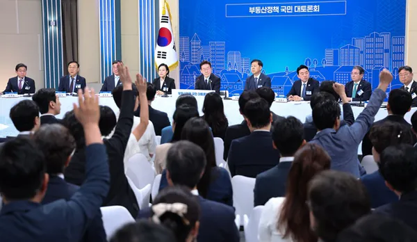 이 대통령 "부동산 정책, 최대한 많은 의견 모으고 조정할 필요"