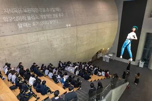미래 AI 인재 키운다! 교실 밖 AI 수업으로 해답 찾는 힘 키워요