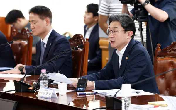 금융위원장 "이주비·중도금 등 실수요 자금 적시 공급 힘써 달라"
